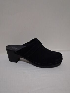 Crocs Sarah Black Suede Clog Mule Block Heel Comfort Minimalist Normcore US 9